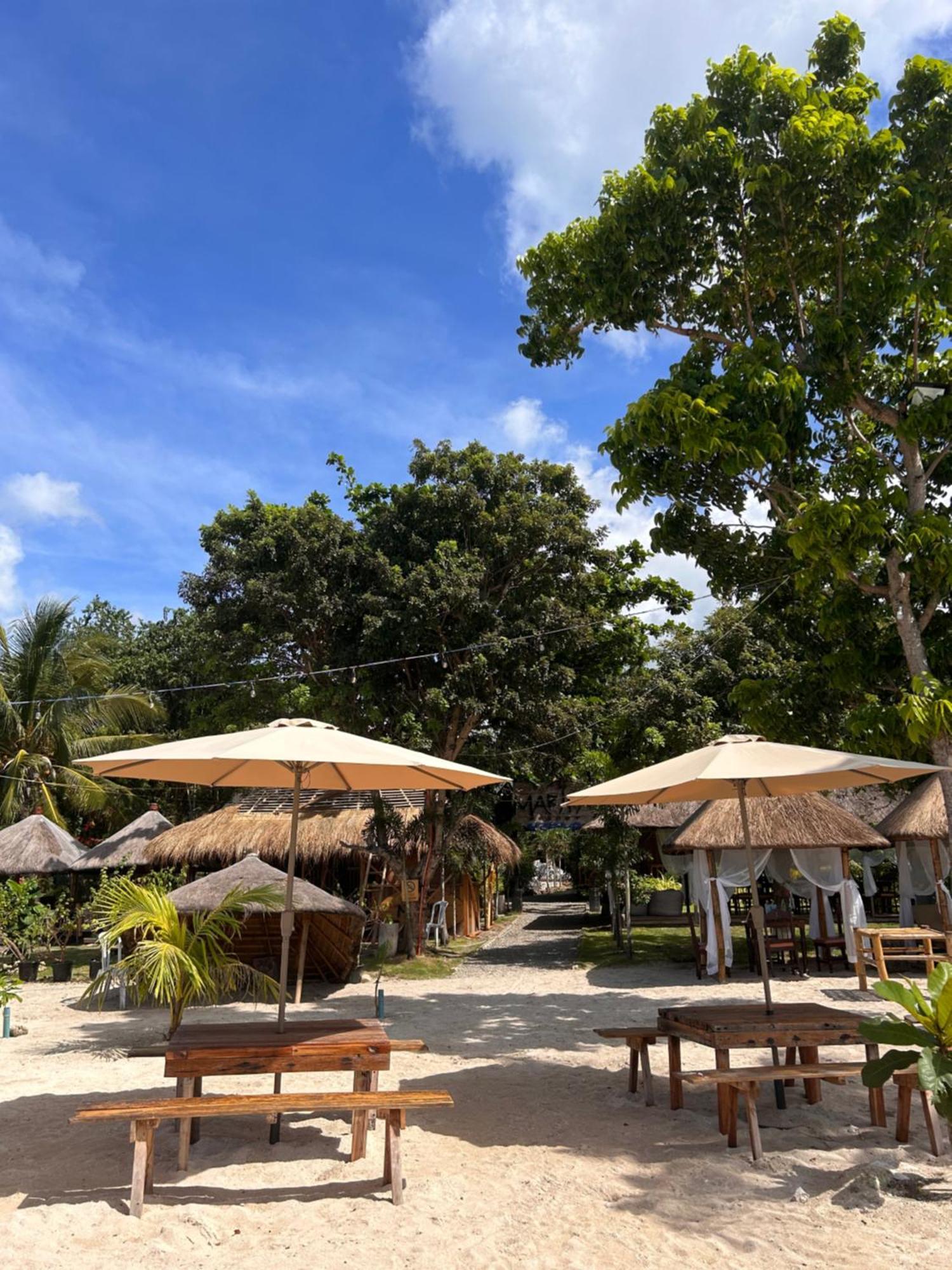 Marika Resort Badian Luaran gambar