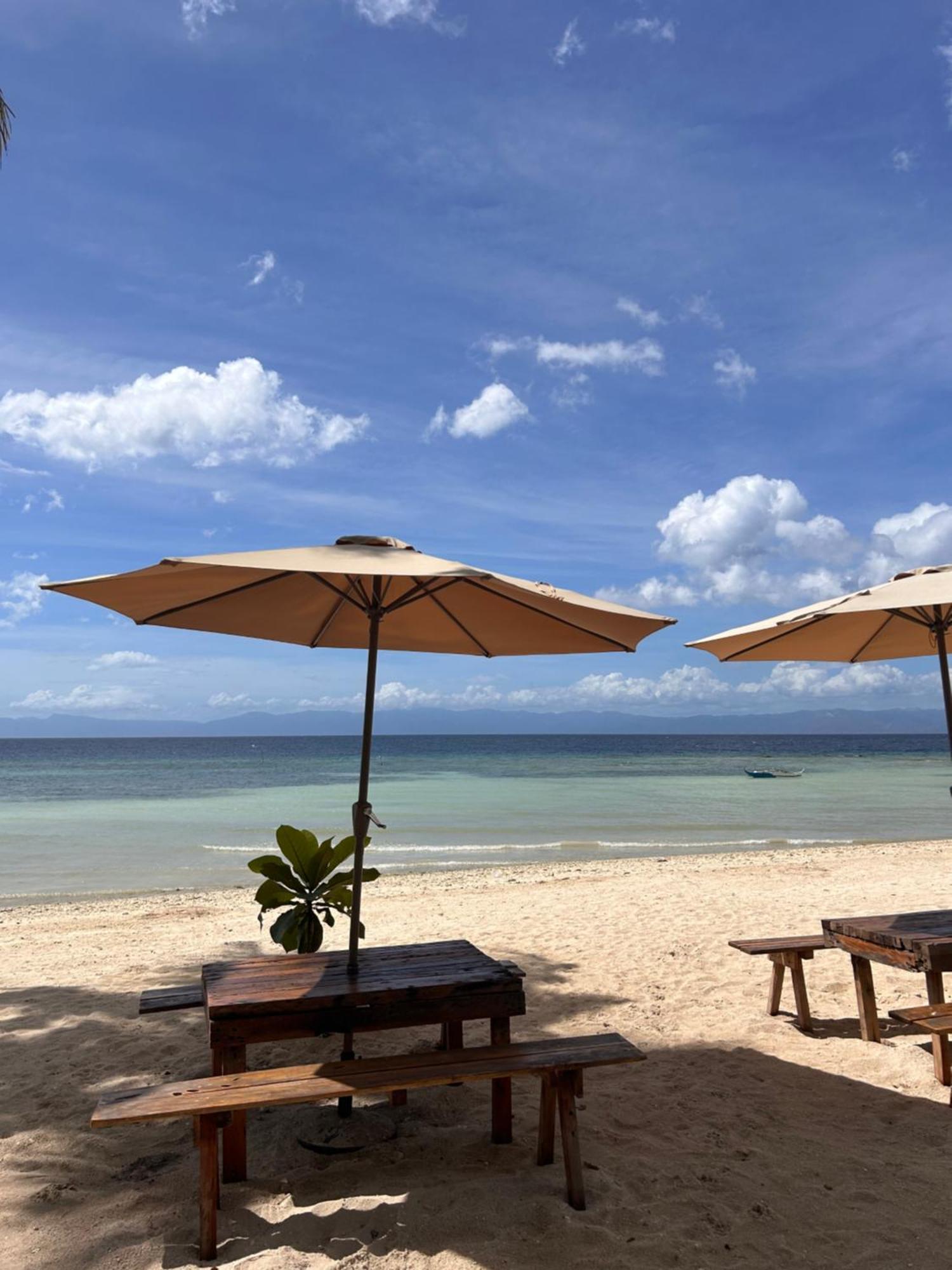 Marika Resort Badian Luaran gambar