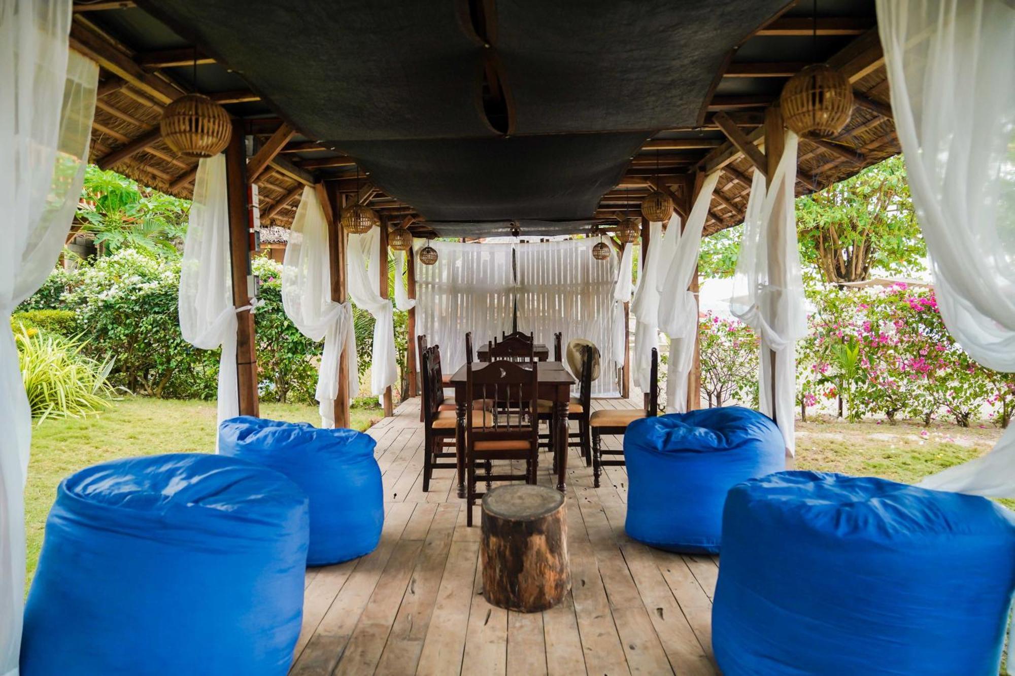 Marika Resort Badian Luaran gambar